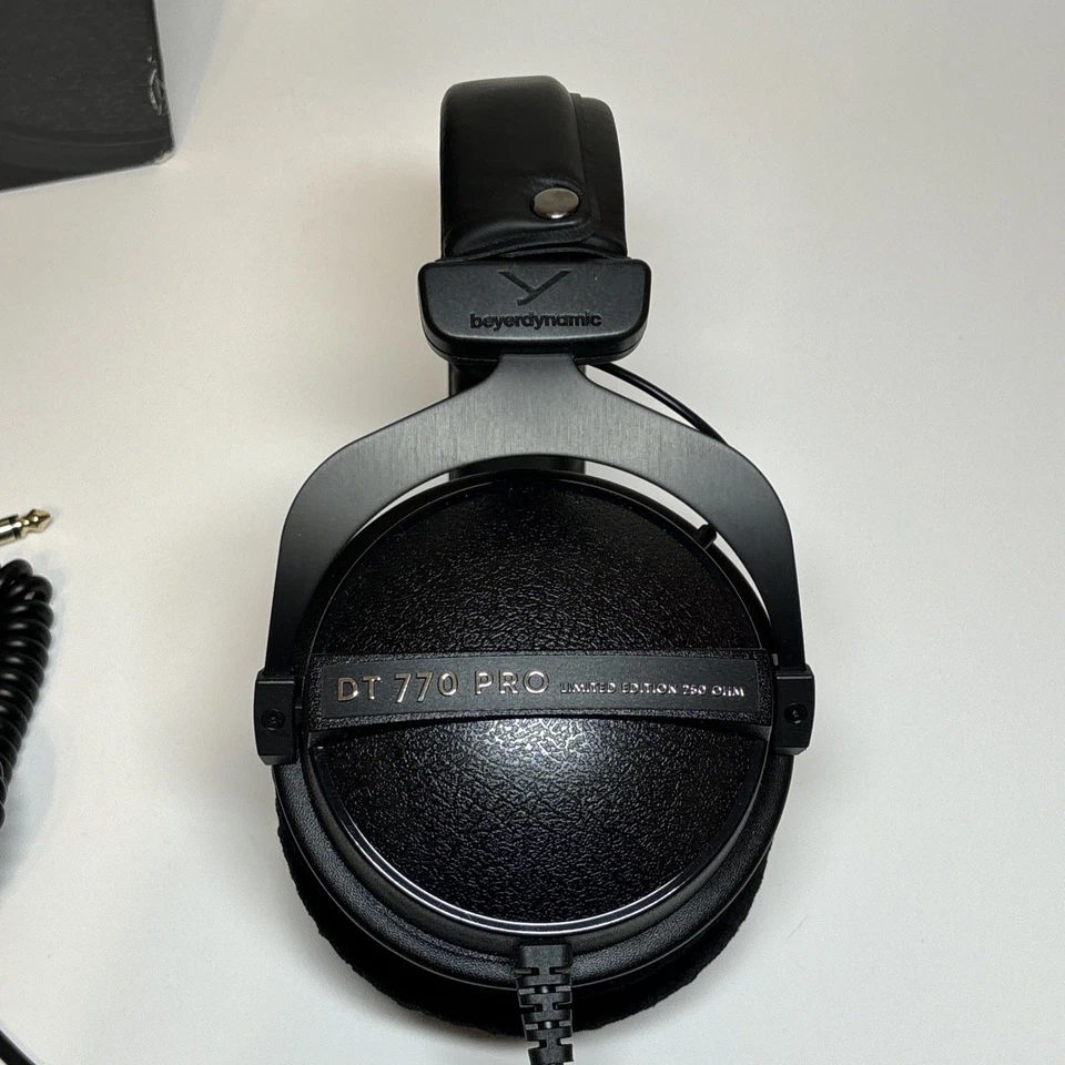 Beyerdynamic DT 770 Pro 250 Ohm Limited Black Edition Studio Headphones - Image 4 of 4
