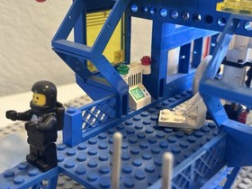LEGO LEGOLAND: Inter-Galactic Command Base (6971)
