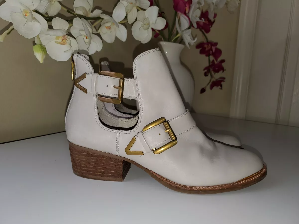 Elliot Lucca Raffaela Light Gray Leather Strap Buckle Cutout Ankle Boots Sz.8