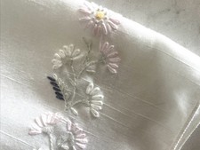 Vintage Embroidered Daisy Tablecloth 83.5x57.5 White Floral Cottage Chic