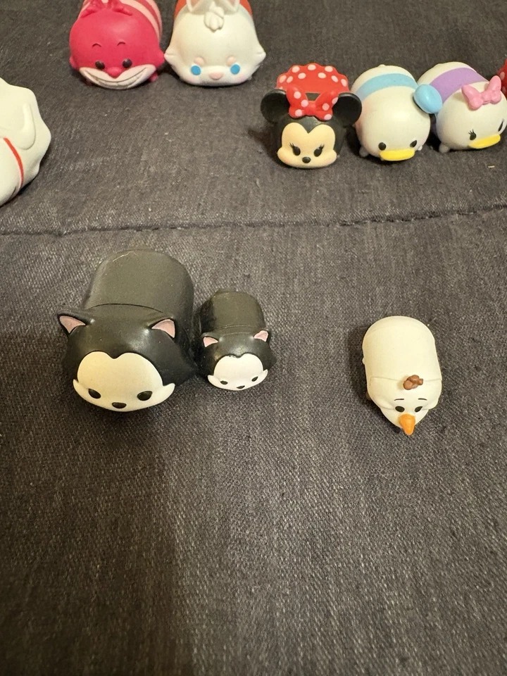 Lote de 13 figuras de vinilo de juguete Disney Pesadilla antes de Navidad Alicia TSUM TSUM Foto 4 de 4