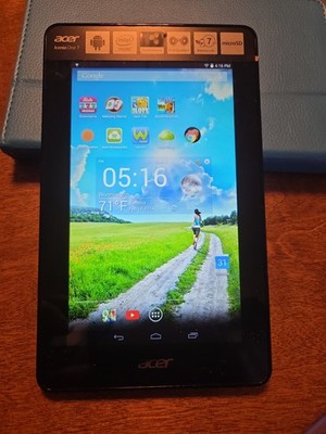 Acer Iconia  One 7 Inch B I -730 16 GB Wi-Fi blue  tablet with genuine stand.