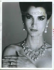 1984 Press Photo jewelry to be auctioned at Christie's auction house, Houston
