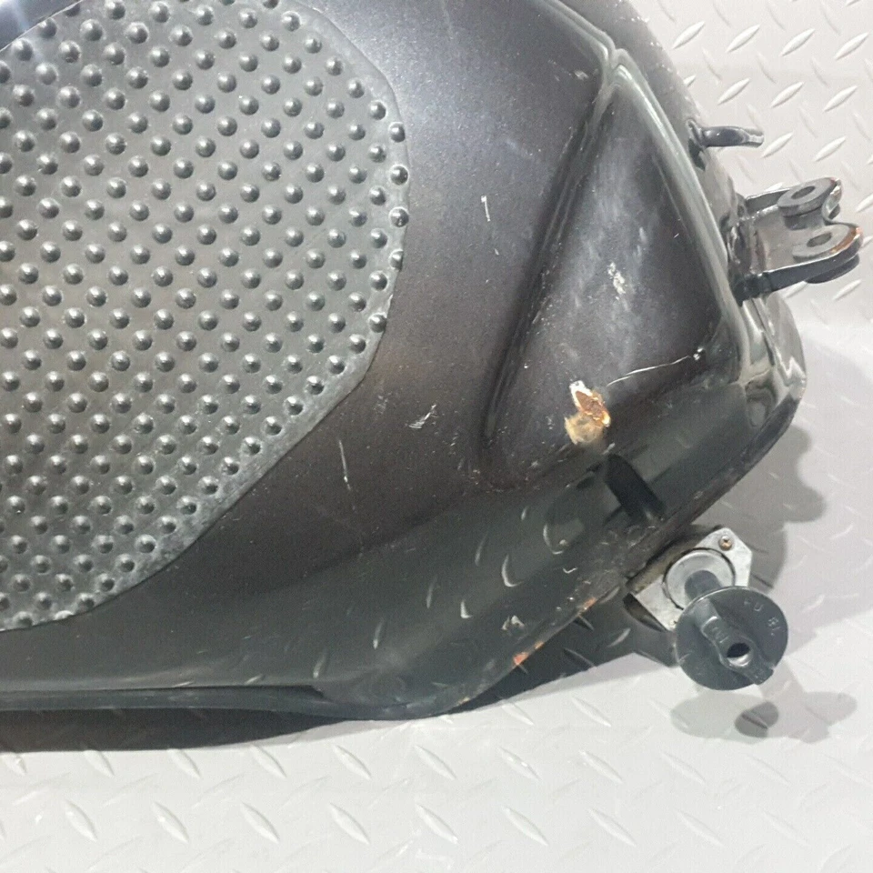 Tanque de combustible Kawasaki ZX6R Ninja J1 J2 2000-2002 tanque de gasolina con grifo de combustible negro Foto 3 de 4