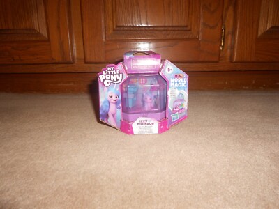 My Little Pony Izzy Moonbow Crystal Keychain Mini World Magic Hasbro