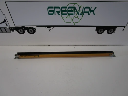 OMRON F3SN-A0757P25-D TYPE 4 SAFETY LIGHT CURTAIN RECEIVER - USED -FREE SHIPPING