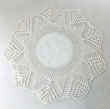LOVELY VINTAGE MID-CENTURY IVORY COLOR 16" COTTON CROCHETED LACE DOILY-EUC