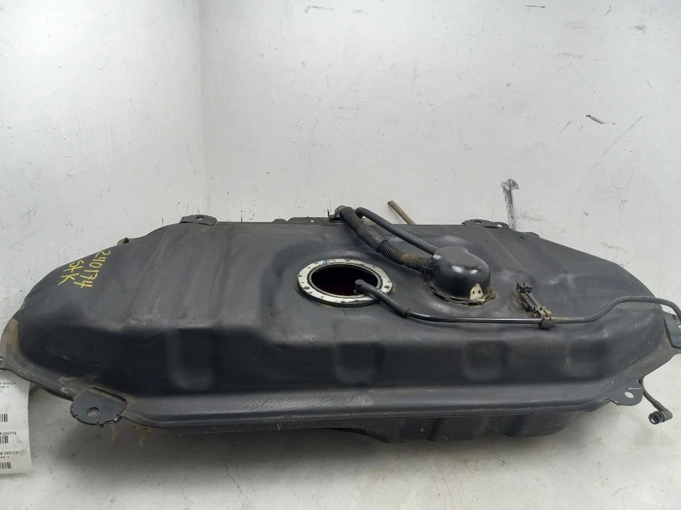 04-05 SCION XB 1.5L FWD AT GAS FUEL TANK  - Image 2 of 4