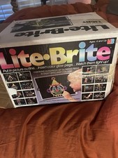 ORIGINAL 1986 LITE BRITE Milton Bradley in Original Box W/Pegs 32 pages