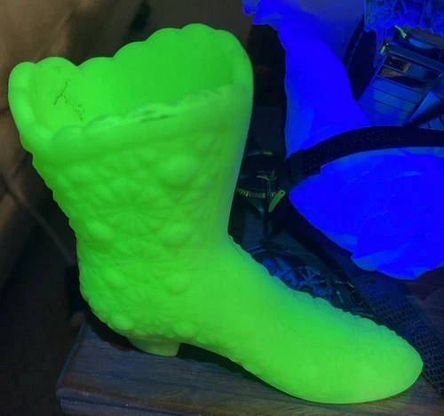 Vtg Satin Custard/Vaseline/Uranium Fenton Art Glass Daisy & Button Boot/Shoe