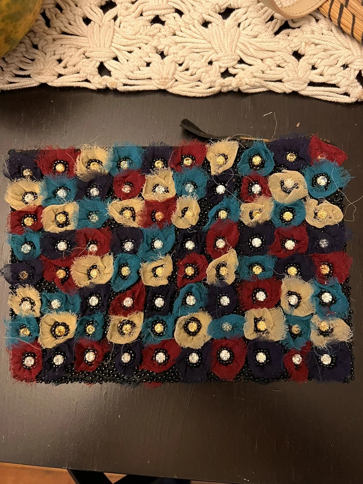 Nuevo bolso de mano Anthropologie con cama de flores precio de venta sugerido por el fabricante: 98 USD Foto 3 de 3