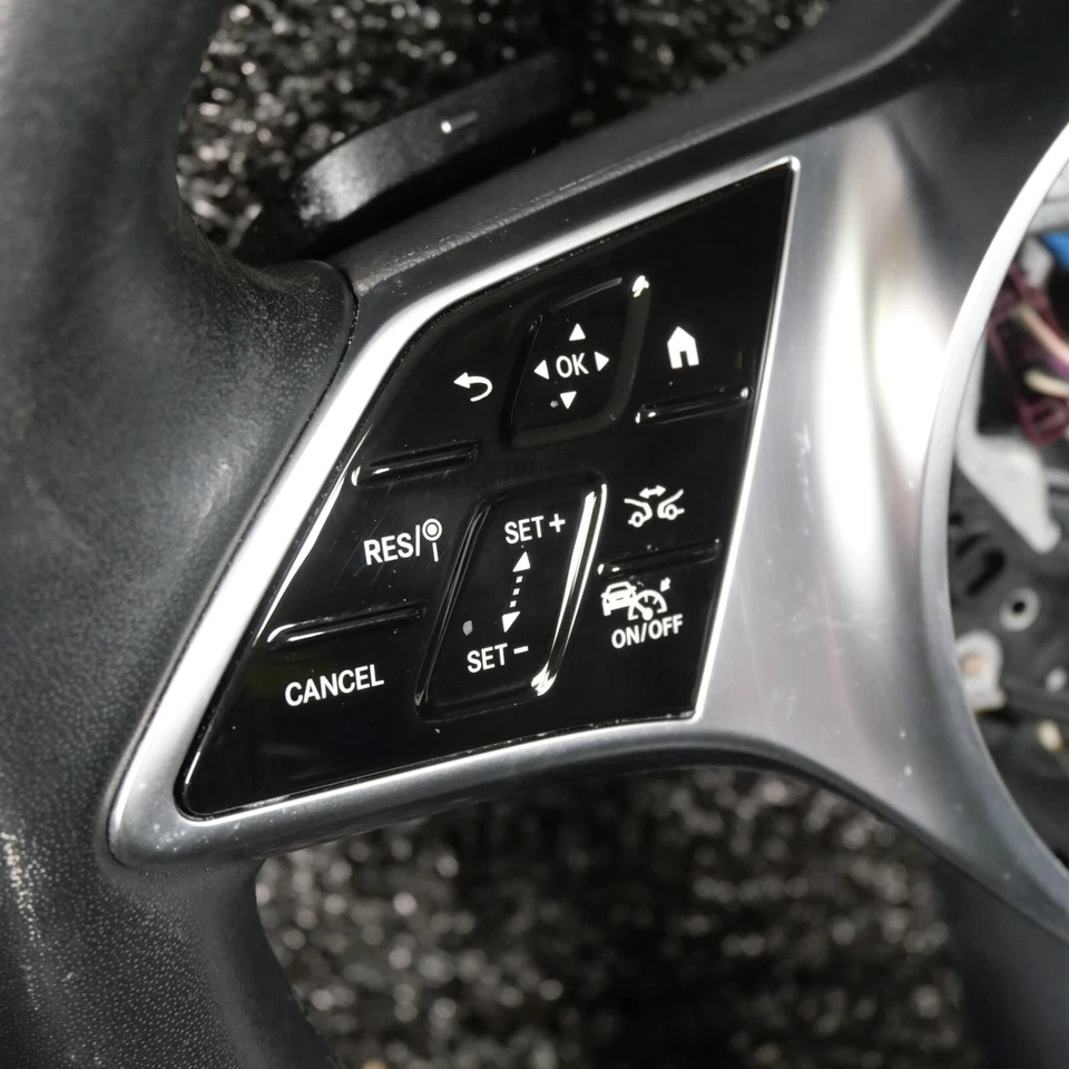 Volante MERCEDES BENZ C300 cuero negro A0994608103 2022 2023 OEM Foto 3 de 4