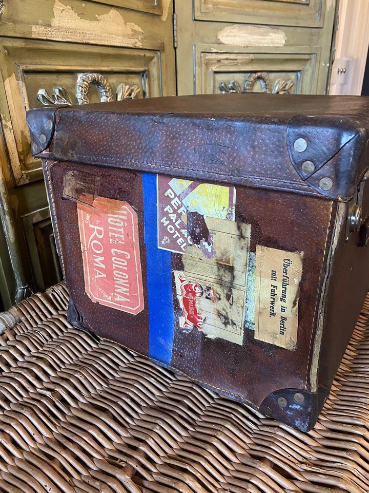VINTAGE MOTORING LEATHER TRUNK ORIGINAL GERMAN TRAVEL STICKERS CIRCA 1968 - Image 4 of 4