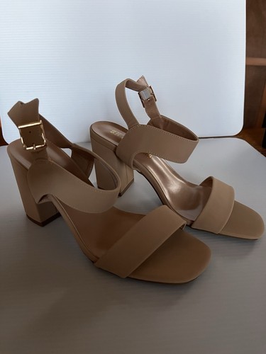 Dream Pairs Women’s size 8.5 Sandals, New with Box, Nude, Chunky 3