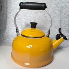 Le Creuset Zen Tea Kettle Yellow Ombre Enamel Whistling Stovetop 1.7 Qt 1.6 L
