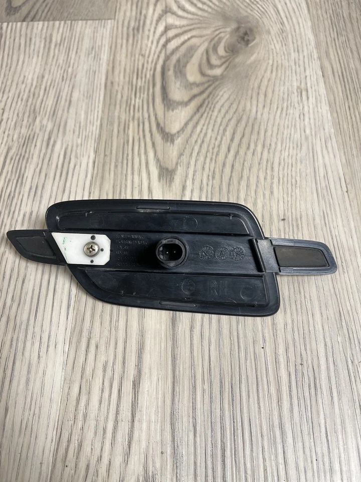 08-09 G8 Señal de giro para guardabarros 92265045 lado derecho del pasajero Pontiac NOS OEM Foto 4 de 4