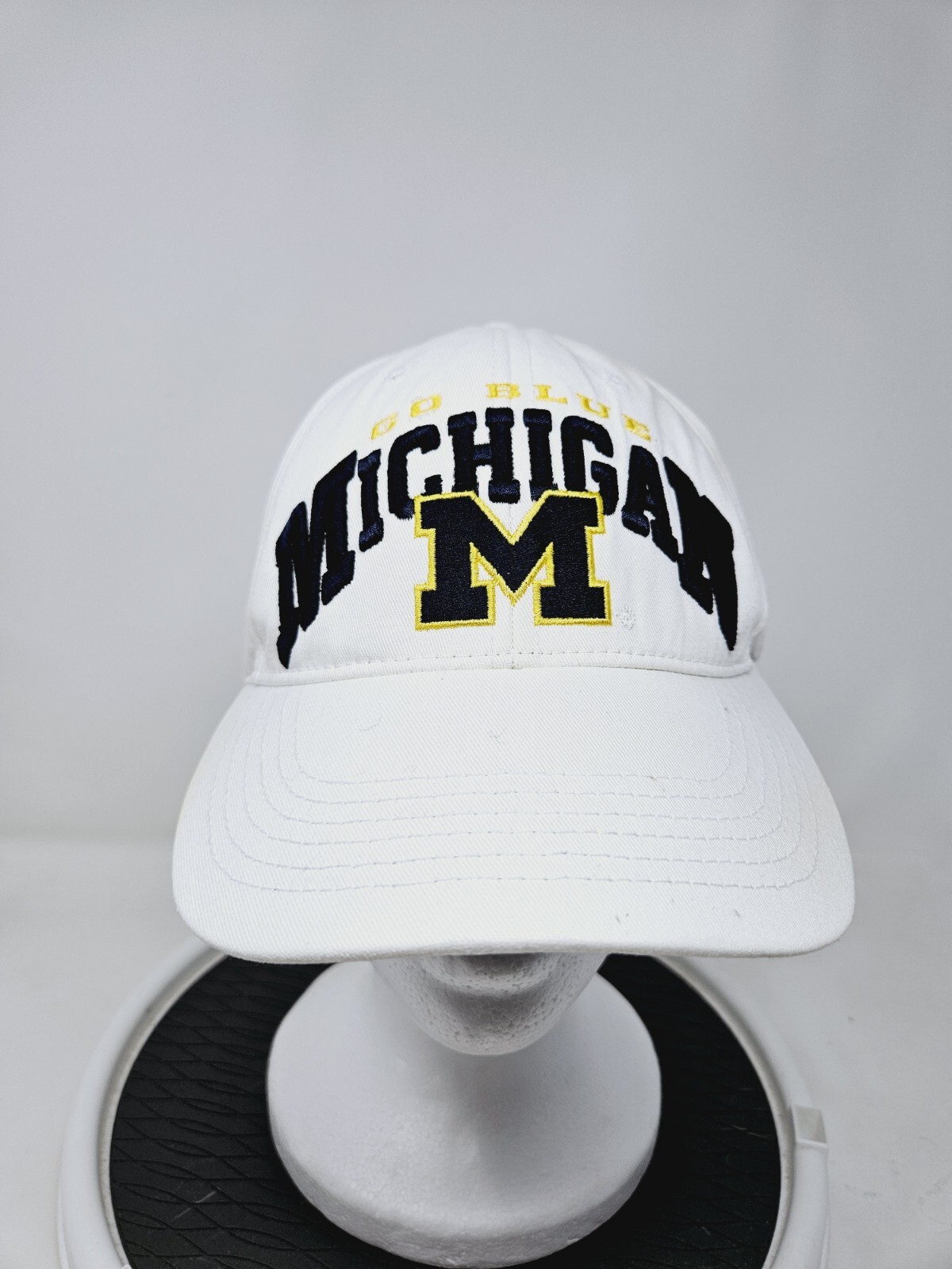Michigan Wolverines Embroided White Snapback Hat Used Condition FAST SHIPPING