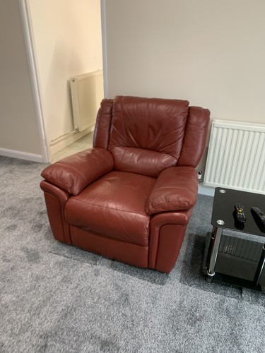 Leather 3 seater manual Recliner sofa and Electric Recliner chair. - Picture 3 of 4
