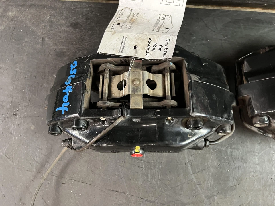 02-06 MASERATI SPYDER FRONT LEFT & RIGHT BREMBO BRAKE CALIPERS BLACK - Image 4 of 4