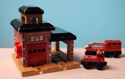 Thomas & Friends Wooden Sodor Fire Station No. 36 w/ Fire Trucks 2000 Version