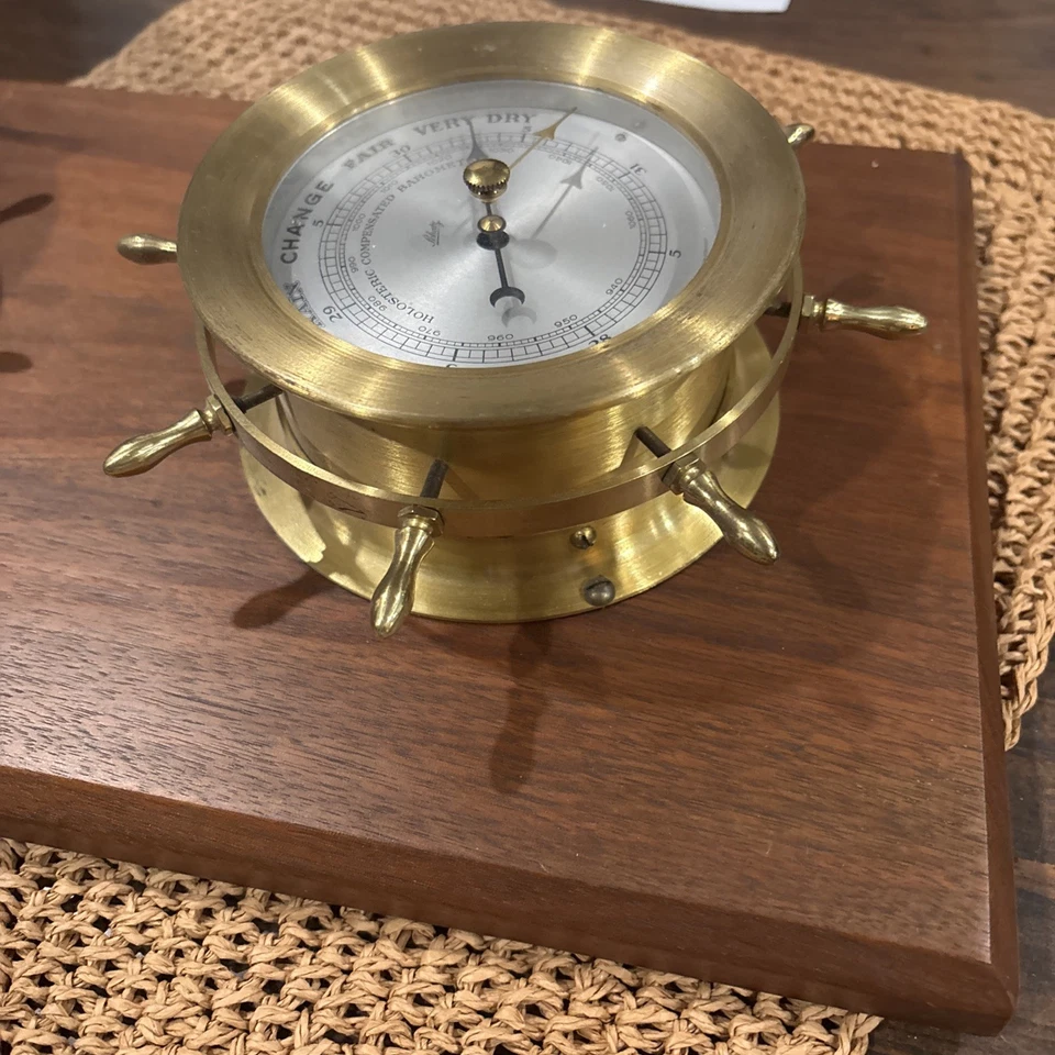 Reloj/barómetro Time & Tide de latón base de madera de cerezo 8 días, 7 joyas Foto 4 de 4