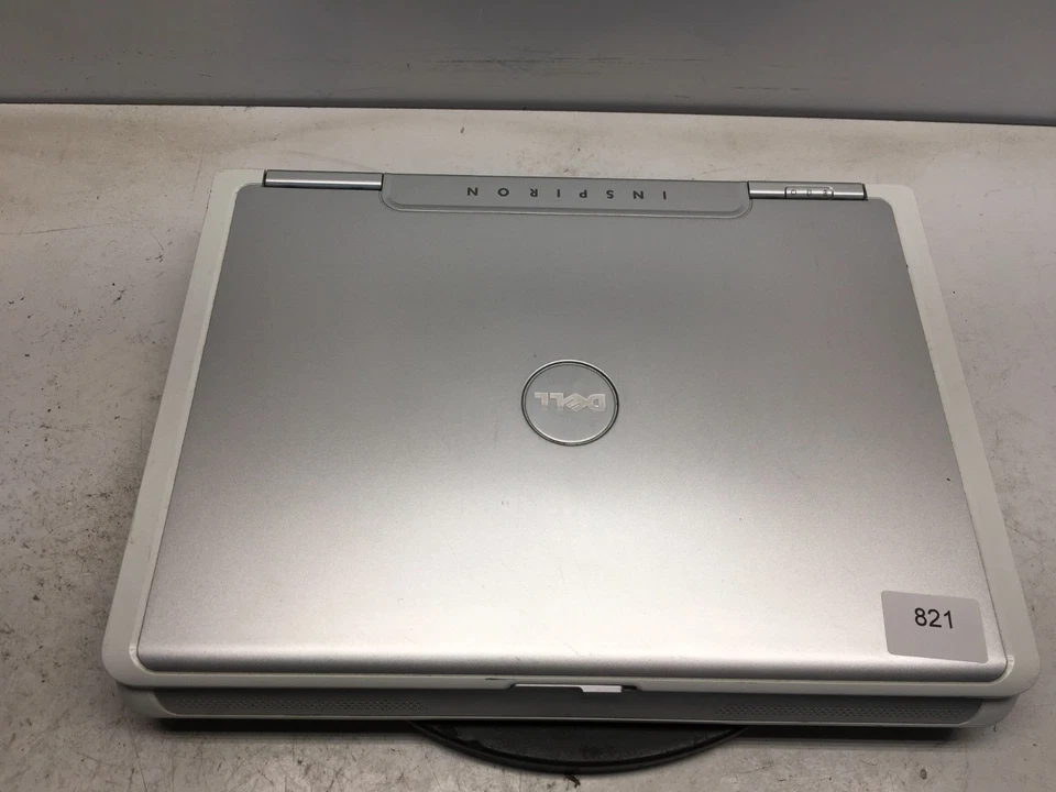 Dell Inspiron 1501 AMD Turion 64 X2 TL-50 1 GB SIN DISCO DURO/batería - pantalla tenue Foto 2 de 4