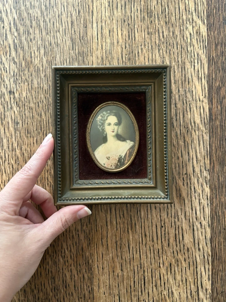 Retrato enmarcado de creación camafeo de colección Lady Dower por Sir Thomas Lawrence Foto 2 de 4