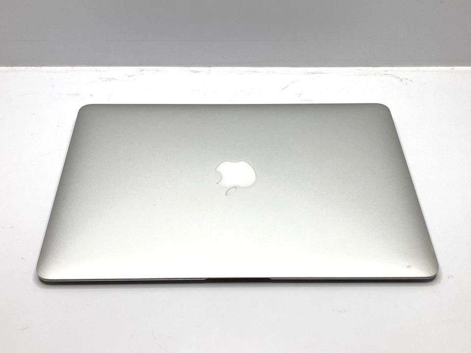 MacBook Air 13" 2011 | i5-2557M | 4GB RAM | 64GB SSD | LINUX | 103 Ciclos | LEER Foto 3 de 4