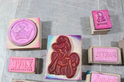 Lot of 13 Rubber Wood Stamps Birthday Flowers Friends Love - Picture 6 of 6