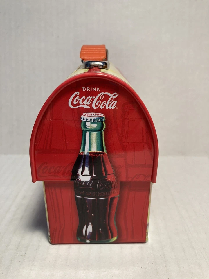 COCA COLA MINI TIN LUNCH BOX / RETRO DESIGN W/ 50'S VENDING MACHINE YELLOW & RED - Image 4 of 4