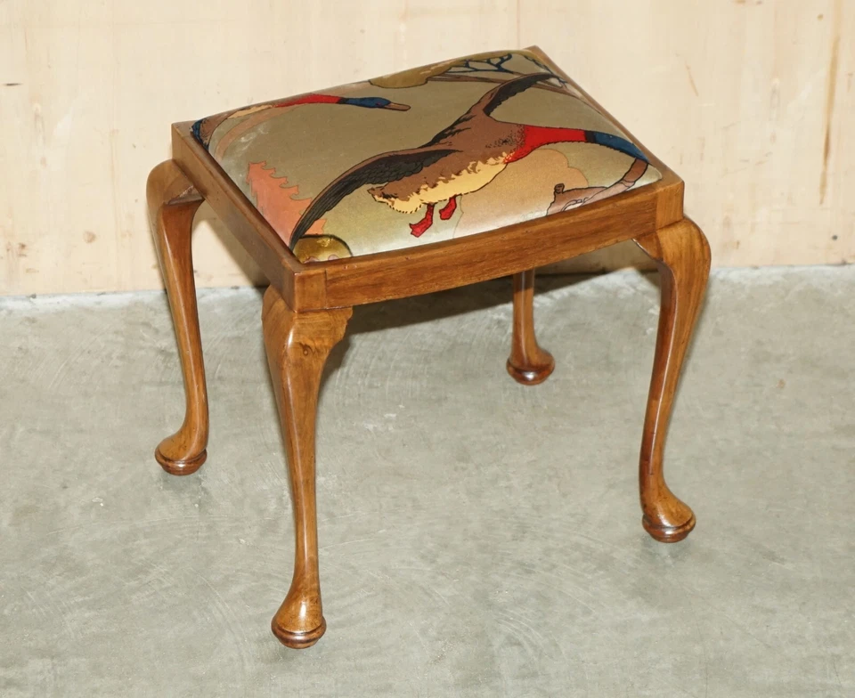 CIRCA 1930'S ENGLISH WALNUT MULBERRY FLYING DUCKS VELVET DRESSING TABLE STOOL - Image 2 of 4