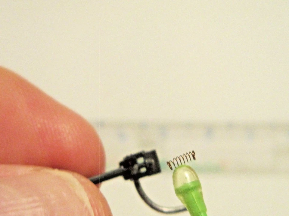 HO  TRAIN KNUCKLE COUPLER SPRING INSTALLATION KIT W/HANDLE COVER - Image 3 of 4