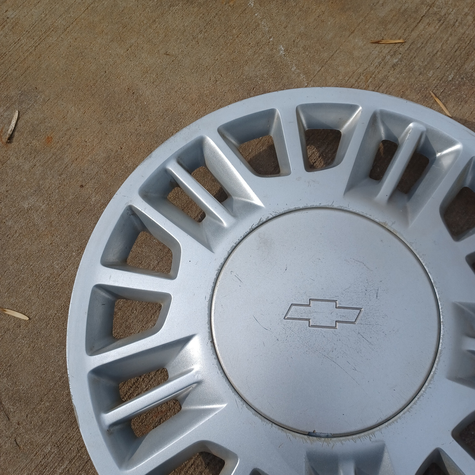 Chevrolet Malibu hubcap 2000 2005 fits 15 inch wheels 3233, 9593496 05 eBay