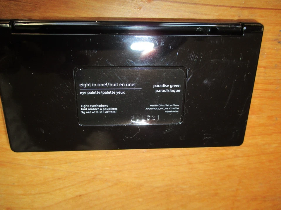 Avon Eight In One Eye Palette PARADISE GREEN New without Box Discontinued - Image 2 of 2