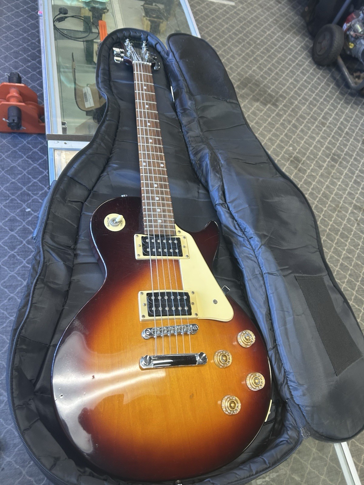 Gibson Les Paul Electric Guitar 2023 2 Color Sunburst W/RoadRunner Case FREE S&H