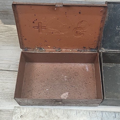 2 Small Vtg Metal First Aid Kit Tins C&O C And O (Railroad?) Clip Closure Black - Picture 8 of 9