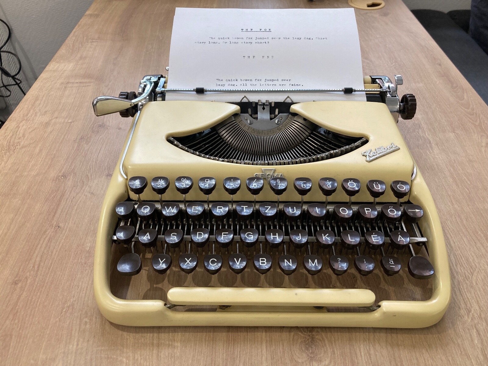 Groma Kolibri typewriter 1962 SN 687 102 eBay