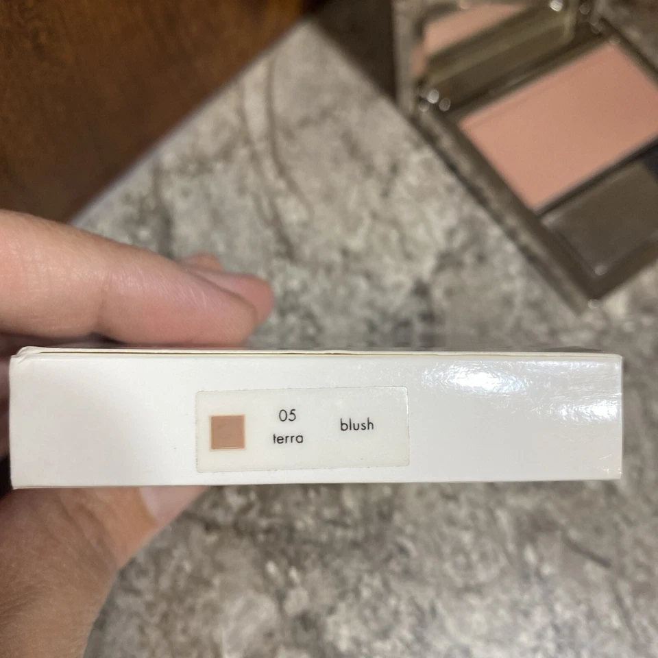 Rubor Calvin Klein a la sombra 05 Terra tamaño completo nuevo raro Foto 2 de 4