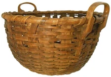 RARE MID-19TH C AMERICAN LG PRIMITIVE HND WVN SPLINT BLK ASH HNDLD GTHRNG BASKET