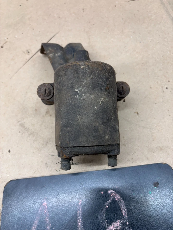 1949 1950 1951 OLDSMOBILE MOTOR BOBINA DE ENCENDIDO SOPORTE COHETE CADILLAC ANTIGUO Foto 2 de 4
