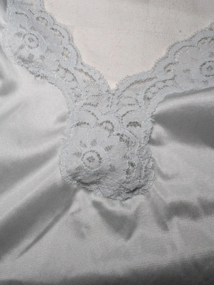 Camiseta sin mangas VASSARETTE gris claro plateado encaje sin cordones CAMI para mujer 36 grande Foto 4 de 4