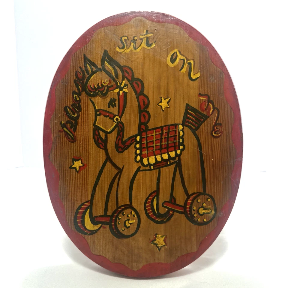 Винтажный детский деревянный табурет с ручной росписью с колесной лошадью «Пожалуйста, сядьте на меня» - Изображение 2 из 4