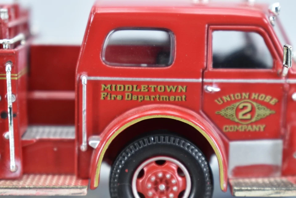 Camión de bomberos Corgi 1/50 American LaFrance serie 700 cabina cerrada nuevo en caja Foto 3 de 4