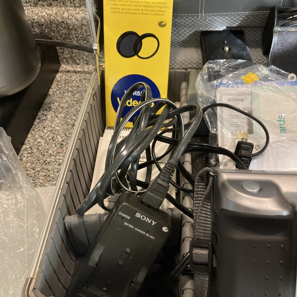 Sony Mavica 0.8MP Floppy Disk Digital Camera 14x Optical Zoom MVC-FD91 WORKING - Image 2 of 4