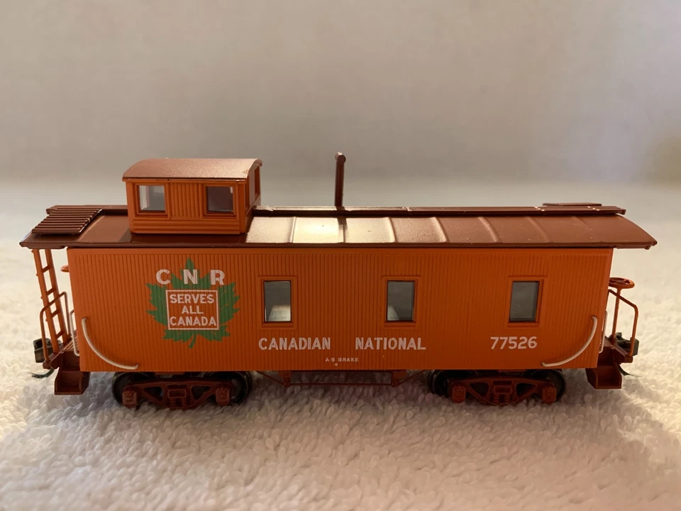 Roundhouse #84361 HO Scale Canadian National 3 Window Wood Caboose #77526 - Image 3 of 4