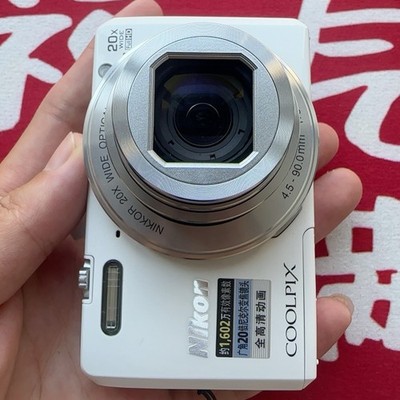 Nikon COOLPIX S7000 Digital Camera 16 MP 20x Optical Zoom English
