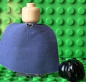 LEGO Harry Potter Minifigure Harry 4751 Prisoner Of Azkaban 2004 Purple Cape