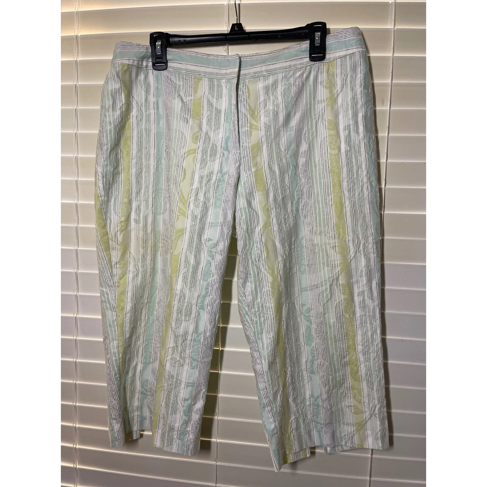 Tommy Bahama women capris size 12