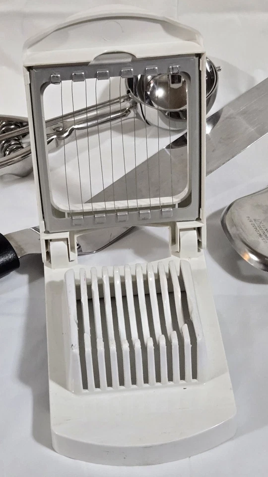 PAMPERED CHEF LOT 4 Kitchen Utensils Slicer Icecream Scoop Spreader Apple Cutter - Image 3 of 4