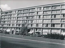 LE HAVRE c. 1950 -Commerces sous les Barres d'Immeubles Seine-Maritine -Div 5415